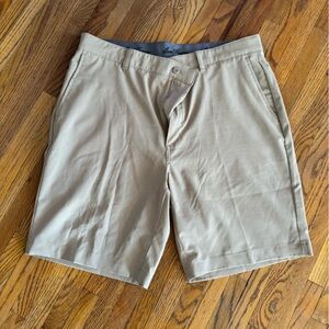 Hogan by Perry Ellis Men's Beige Flat Front Shorts